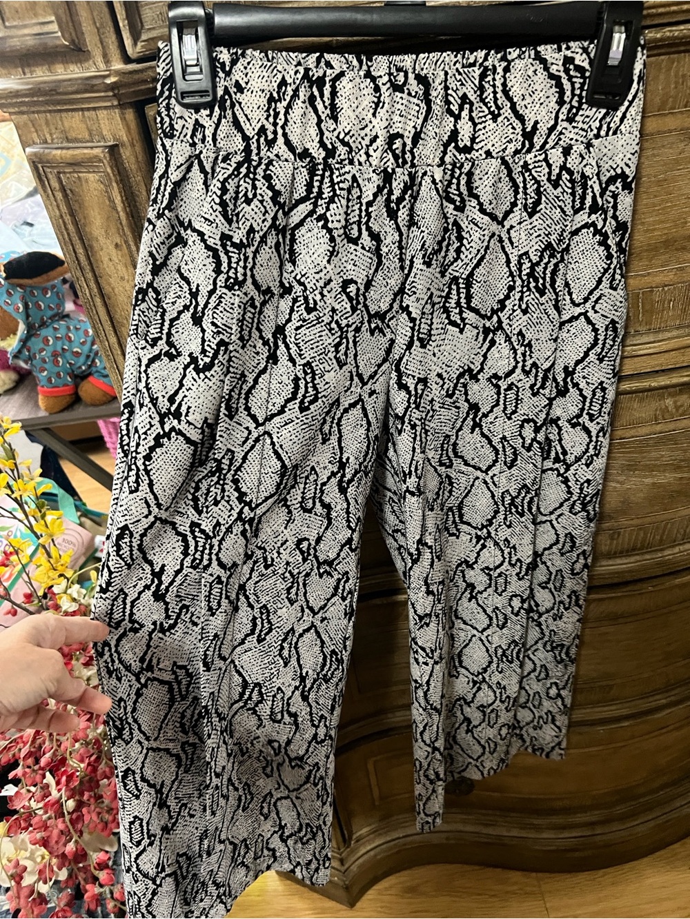 Joe B Black & White Snake-Pattern Wide Leg Pants